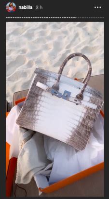 Nabilla : combien vaut le sac Hermès en crocodile et 